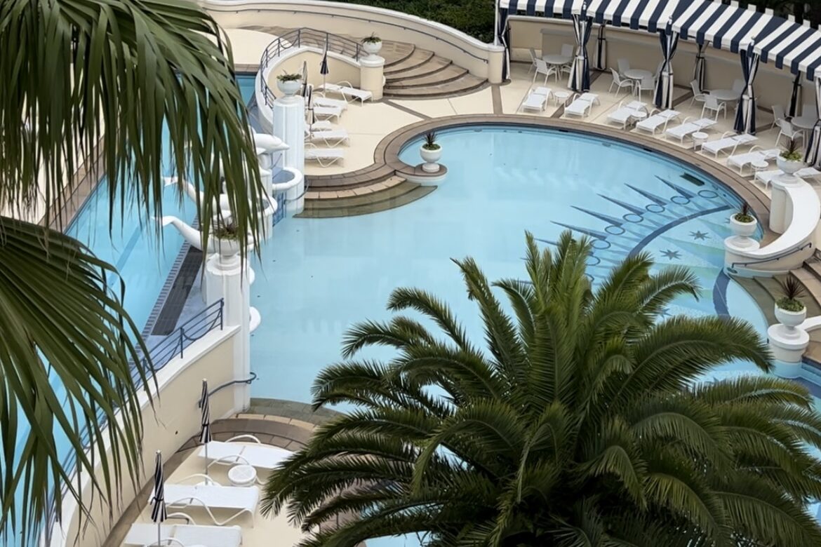 ディズニーアンバサダーホテルのプール